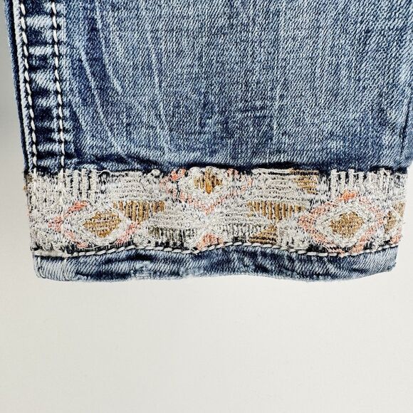 Miss Me Mid Rise Capri Women’s Size 25 Distressed & Bejeweled Beaded Jeans - Picture 8 of 16